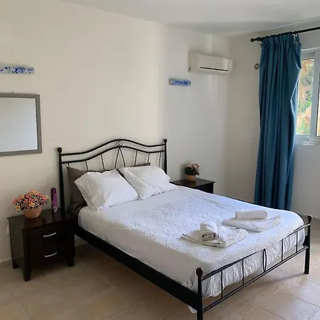 Апартаменти Cassiopeia 3-bedroom House On With Pool Ханья (Крит)
