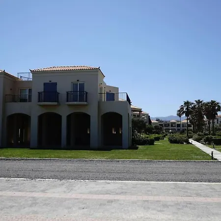 Cassiopeia 3-bedroom House On With Pool Appartamento La Canea